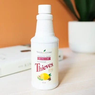 Thieves Household Cleaner | Limpiador multiusos concentrado Young Living 426 ml